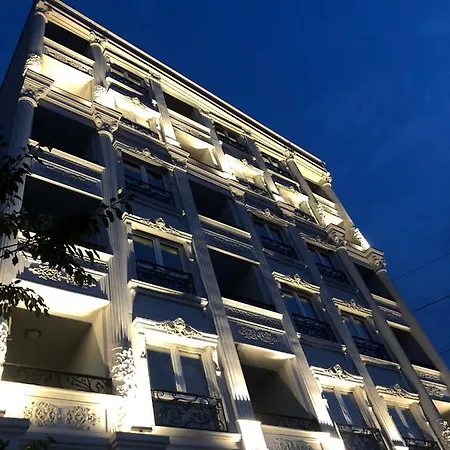 Aparthotel White House 4*